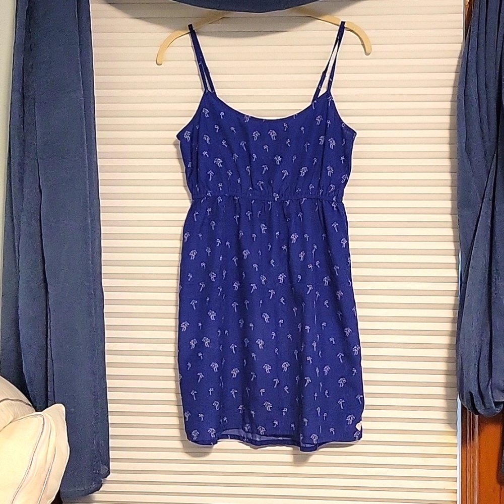 Roxie summer mini blue with white palmtrees.sz small adjustable straps